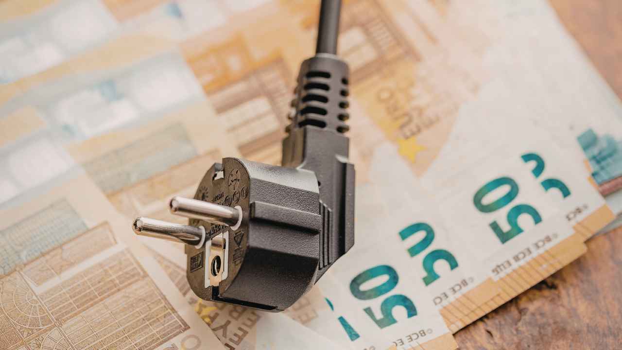 Bolletta energia quali elettrodomestici spegnere subito - Ctzen.it