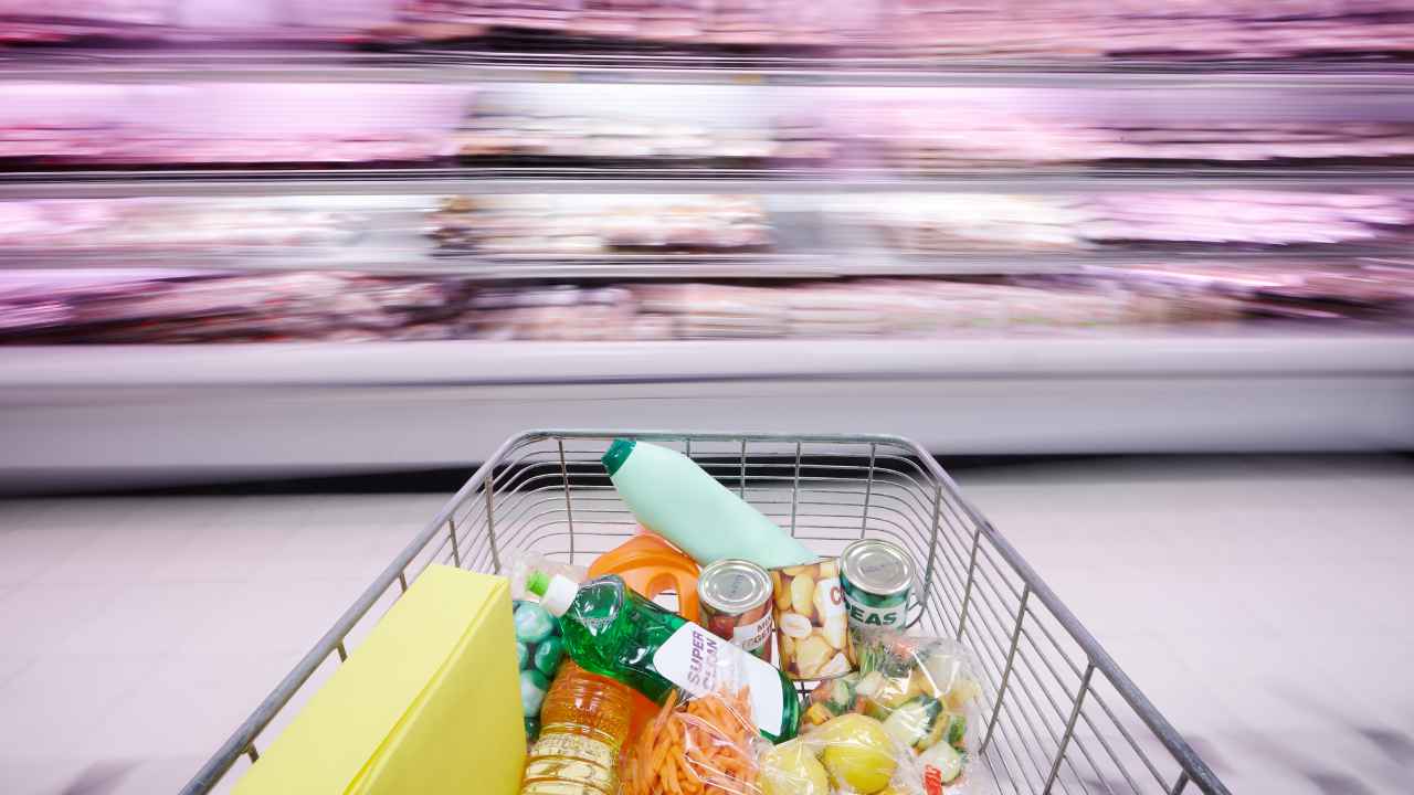 Risparmiare facendo la spesa al supermercato: le linee guida per non spendere un occhio dalla testa